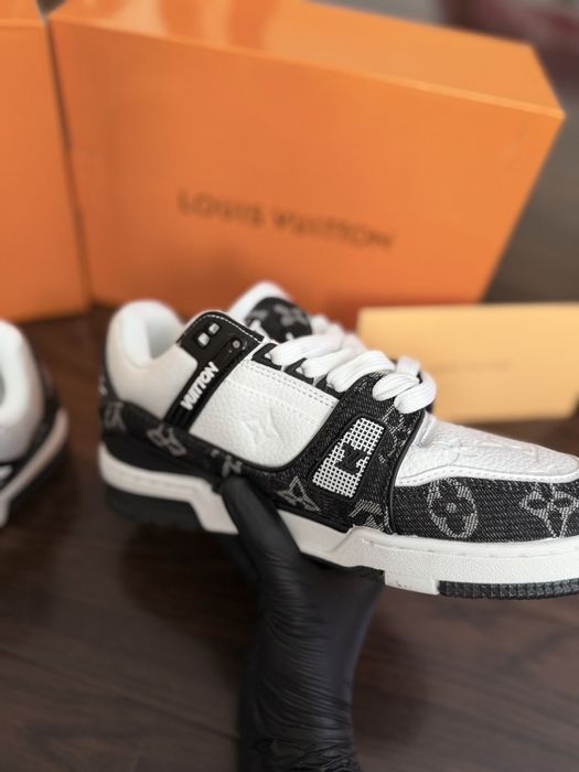 Louis Vuitton Trainer black