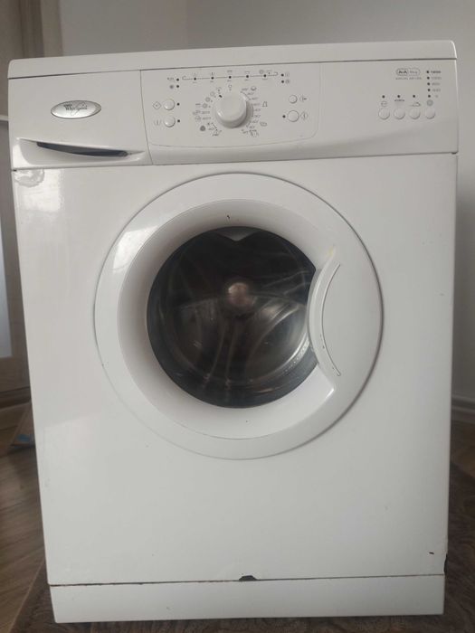 Vând mașină de spalat Whirlpool