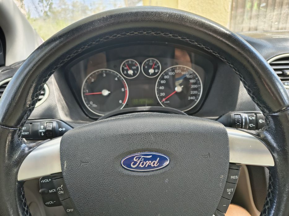Vând Ford Focus Ghia