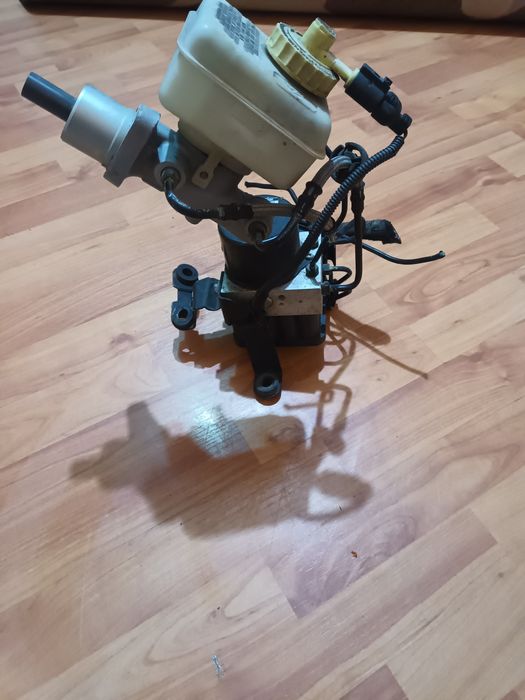 Pompă centrală de frână + unitate ABS.