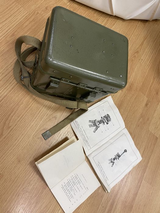 AZIMUTAL, Goniometru busola cu trepied