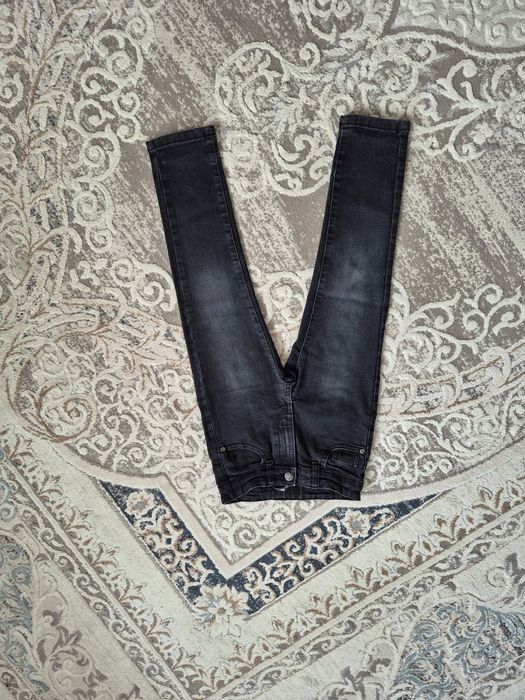 Джинсы чёрные на 5-6 лет