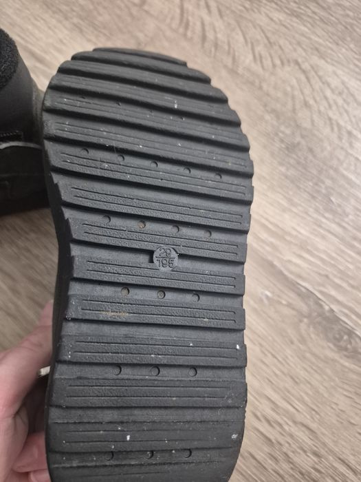 Продам ботинки на мальчика 29 размер осень-весна