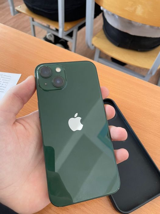 Продам Айфон 13