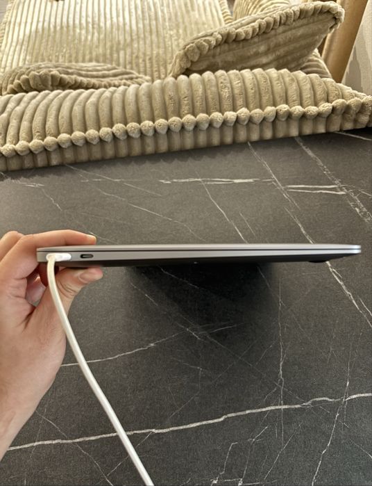 Macbook air m1 256gb ssd 8gb ram 89% sanatate baterie