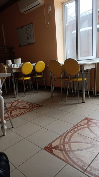 Стол со стульями