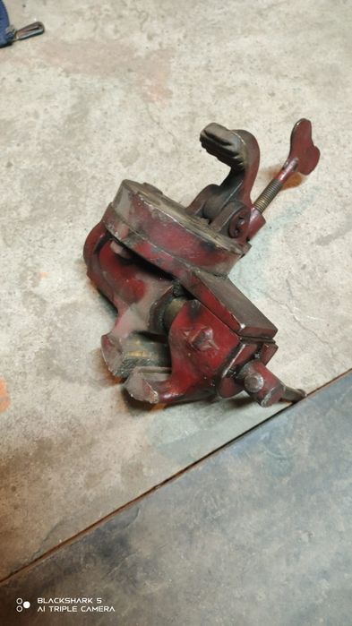 Тиски          .