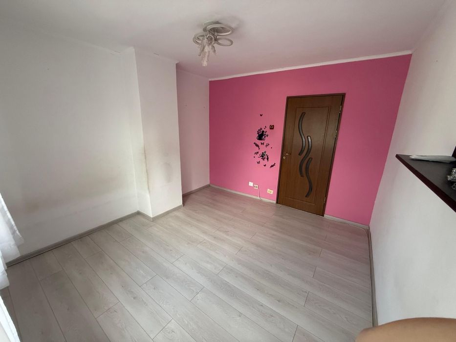 Vand apartament Floresti