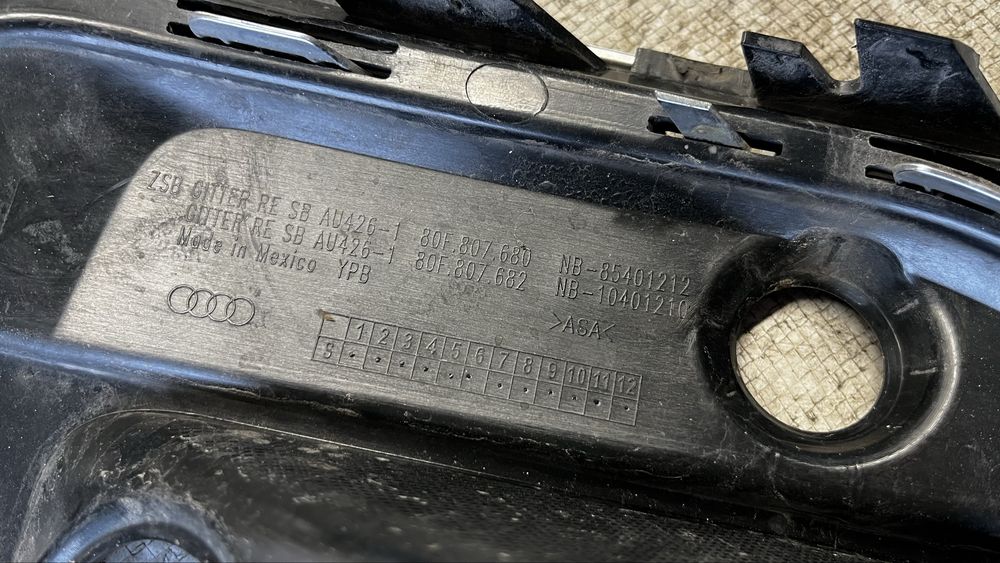 Audi Q5 21- решетка дясна за халоген