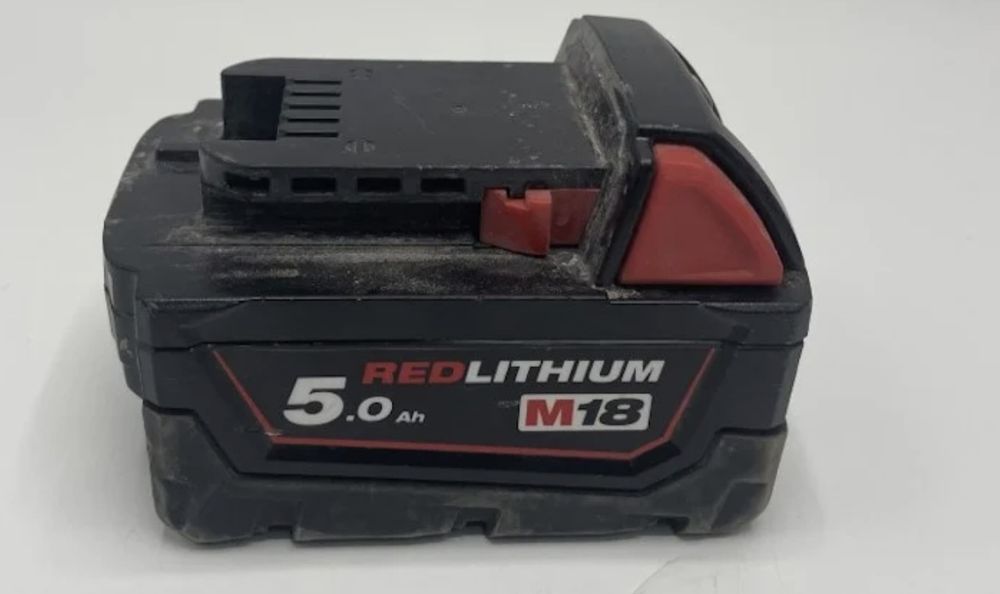 Продавам винтоверт Milwaukee M18 Blid 2, батерия 5 Mah зарядно и куфар