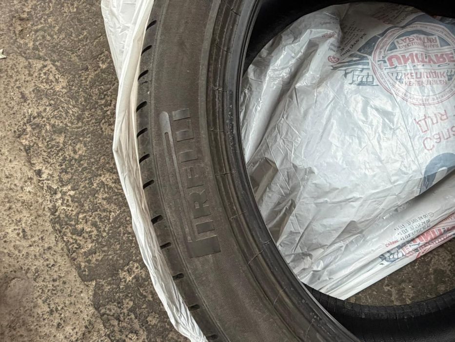 Продаю комплект оригинальной резины Pirelli