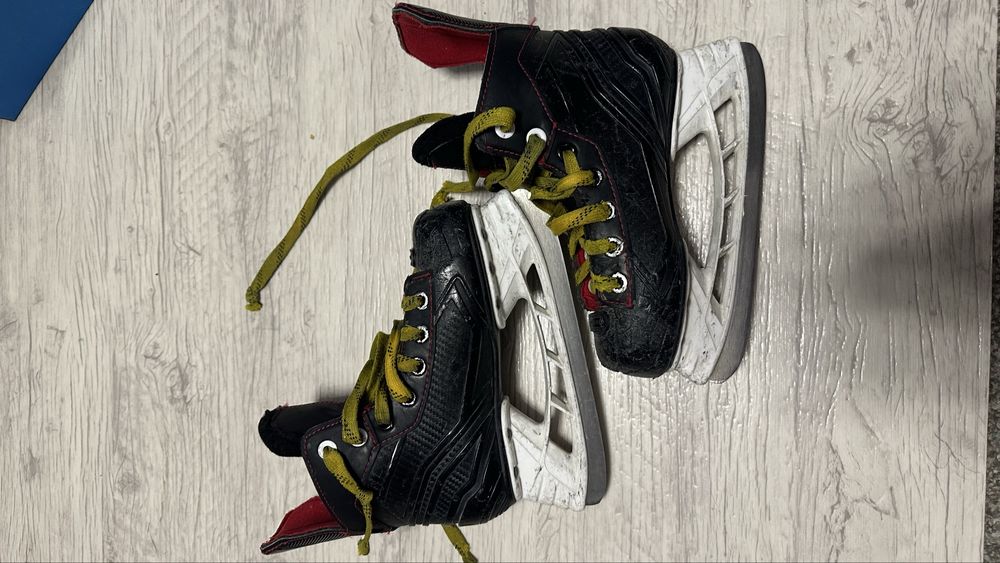 Продам детские хоккейные коньки bauer ns
