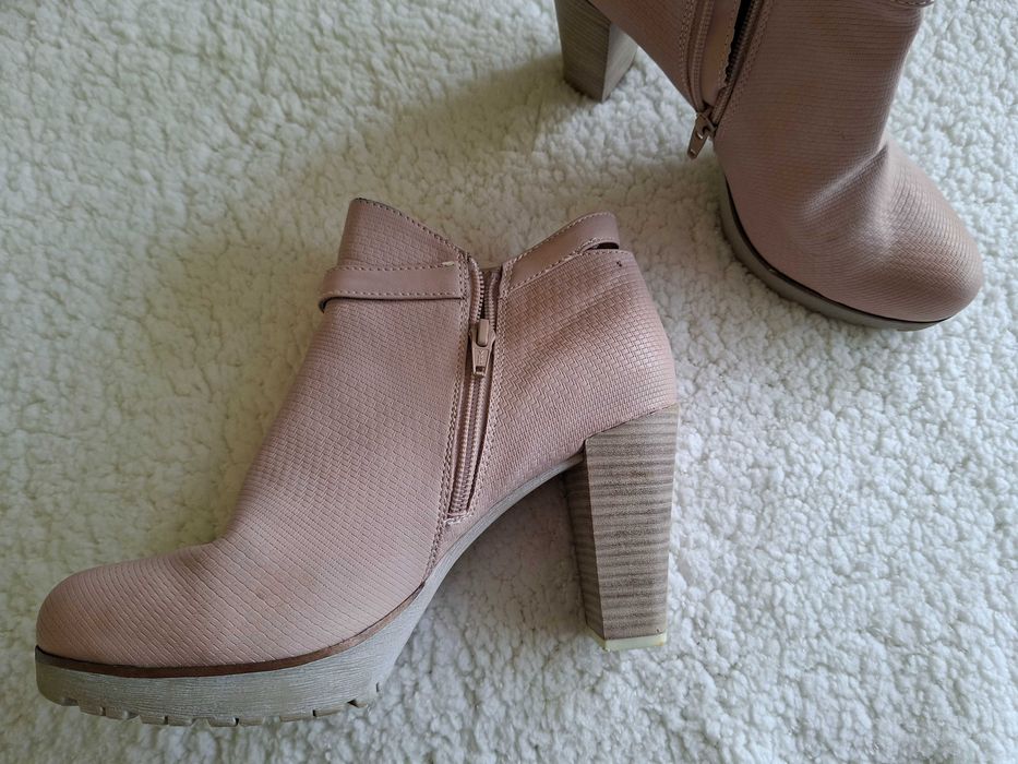 Bugatti боти на ток