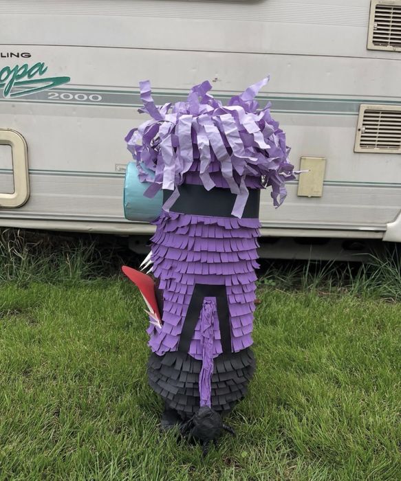 Пинята на полудял миньон