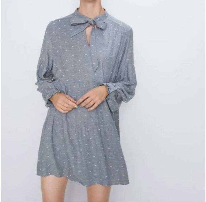 Сива рокля Zara.