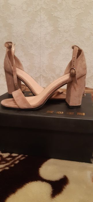 Босоножки женские