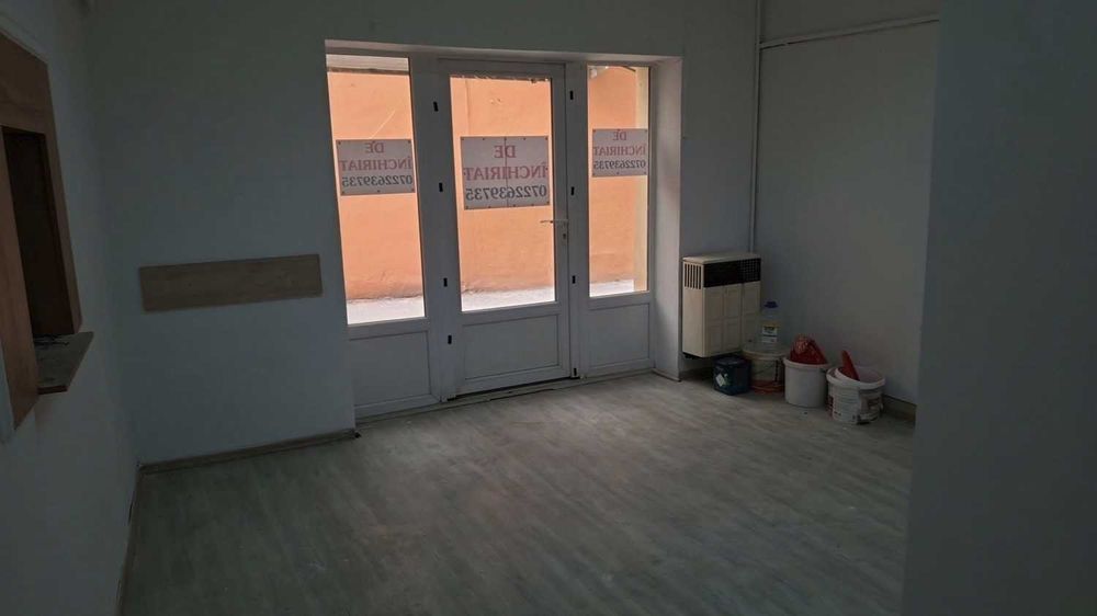 Spațiu comercial – 23,5 / 35 / 58,5 m² – Str. Republicii – acces stradal 200 €