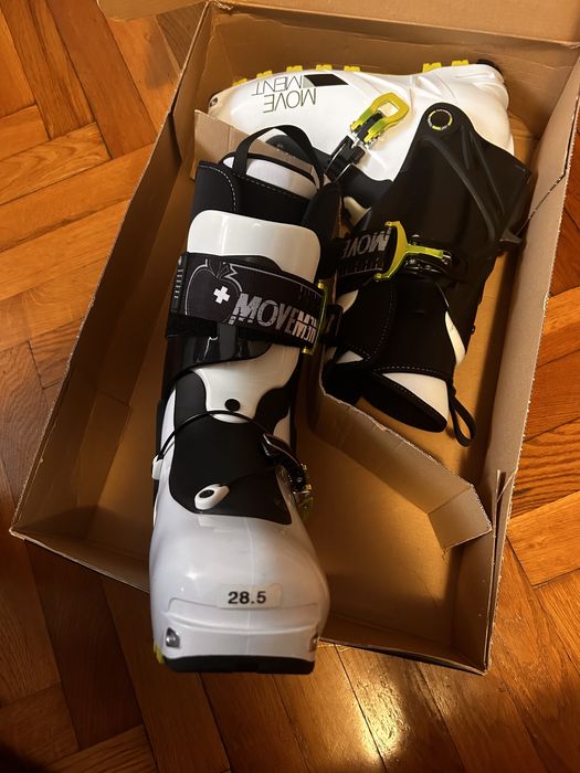 Clapari schi turã Movement