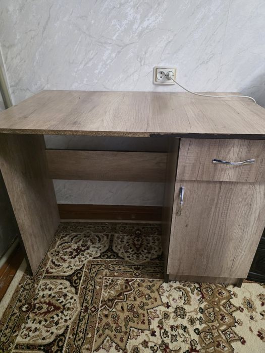 Стулья, шкаф обувница, стол