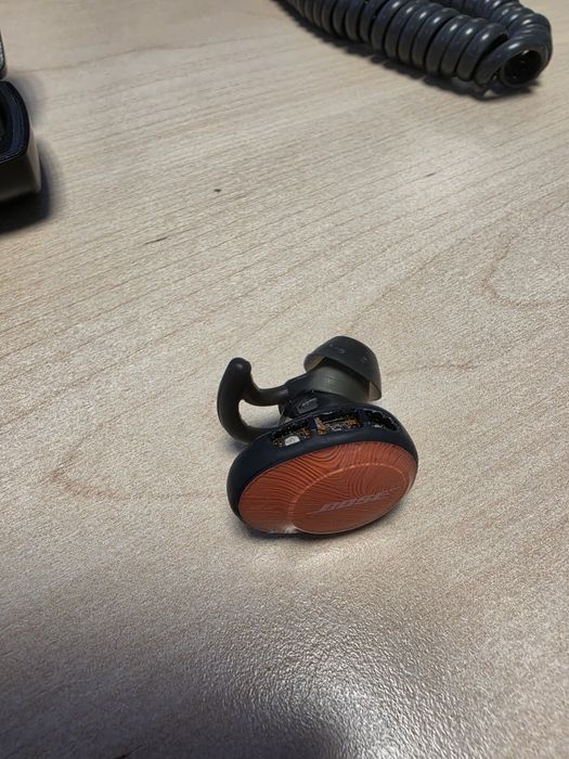 Продам наушники Bose SoundSport Free