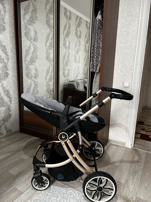 Продается красивая коляска