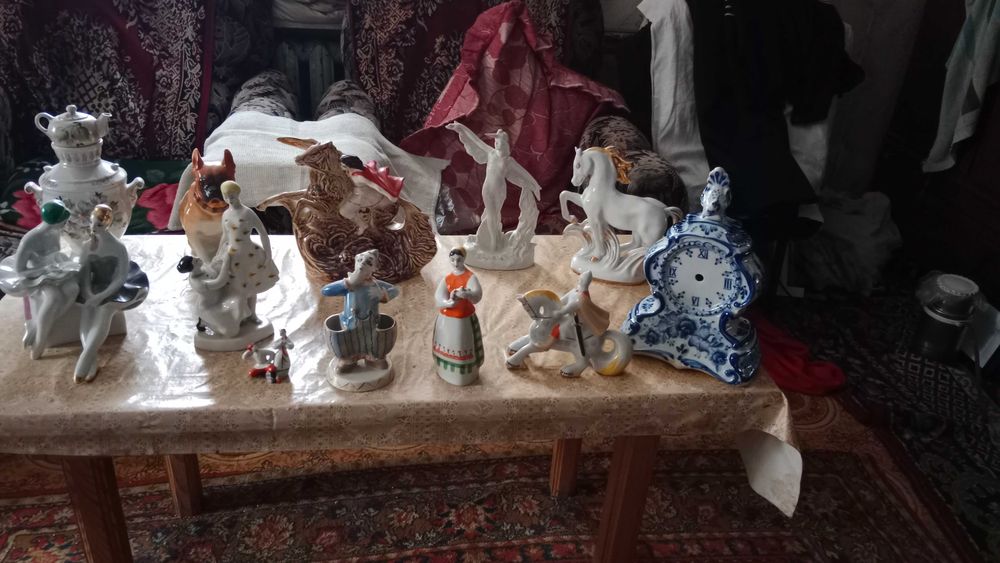 статуэтки. фарфоровые