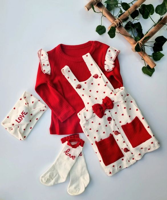 Kомплект за момиченце с червени сърчица 4 части