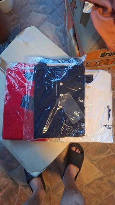 Vand tricouri noi la super preț
