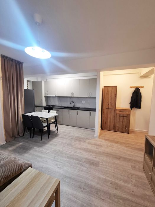 Vand apartament 2 camere in cartierul Visoianu, in acelasi bloc cu supermaket-ul TLT