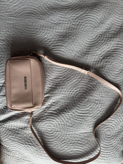 Чанта Love Moschino; пепел от рози