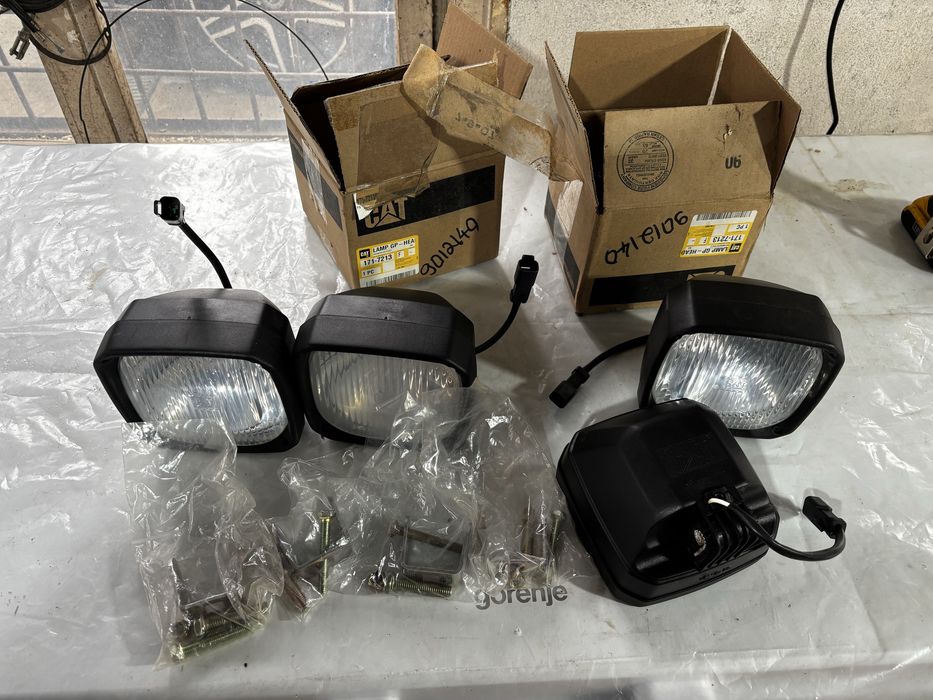 Оригинални фарове-халогени CAT