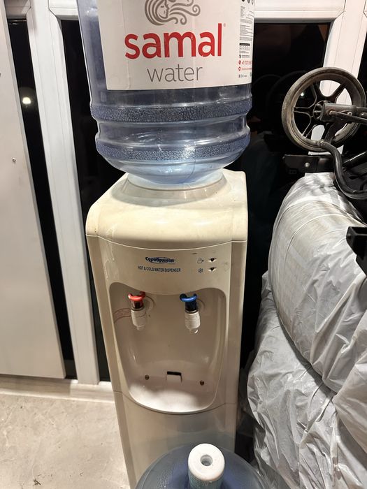 Диспенсер для воды-серебряная                 .