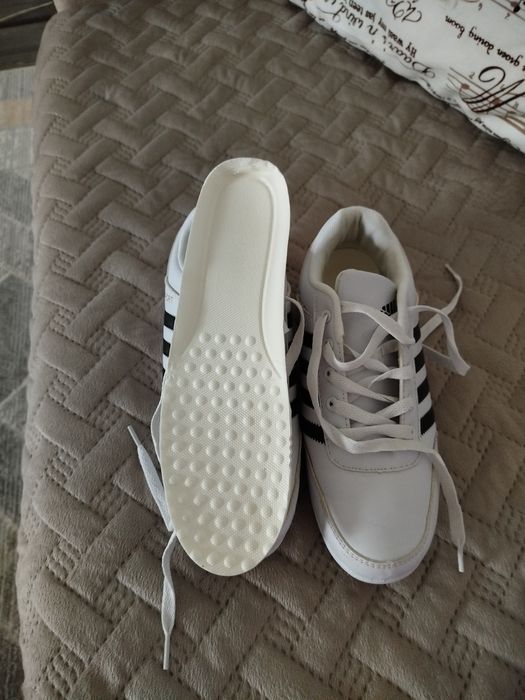 Продам кроссовки.