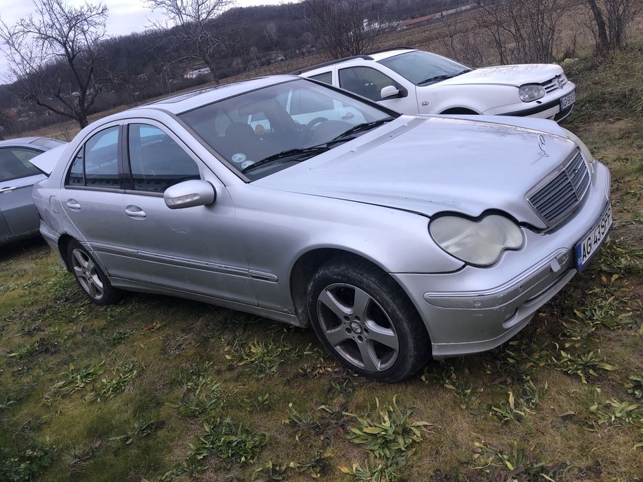 Vind sau dezmembrez Mercedes C200