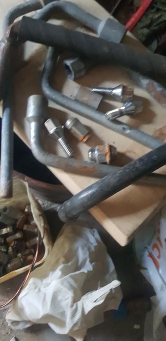 Продам балонные ключи,гайки