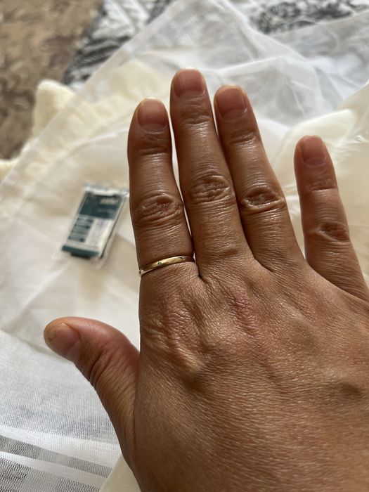 Продам золотое кольцо 19 размер