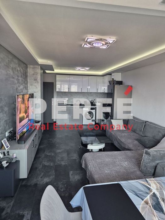 Продава се Тристаен апартамент в Бургас, Център - 74 кв.м за 2230 €/кв.м - Снимка #1