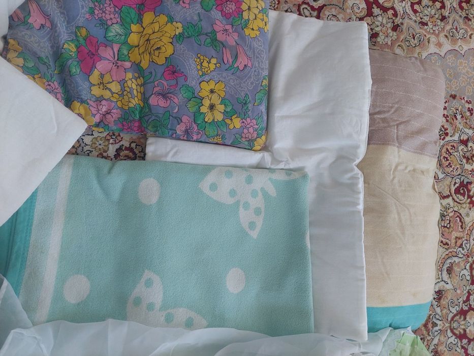 Одеяла и подушки