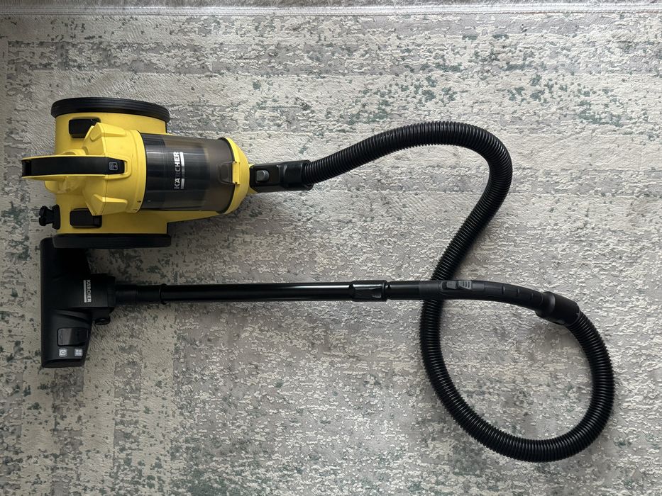 Пылесос: Karcher VC 3 Plus в отличном состоянии