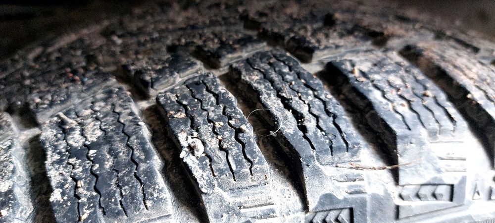 Продам резину зимнюю Maxxis
