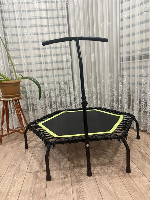 Джампинг батут в хорошем состоянии