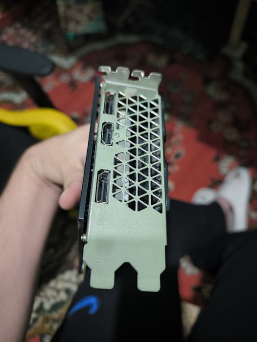 RX 580. 8 GB 2048CP.