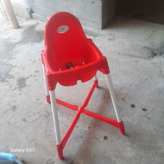 Bolalar ovqatlanadigan stoli