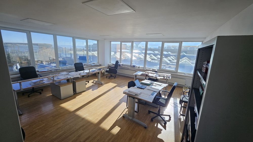 Închiriem 2 birouri x 40 mp împreună sau separat et.4/4 clădirea APIA,