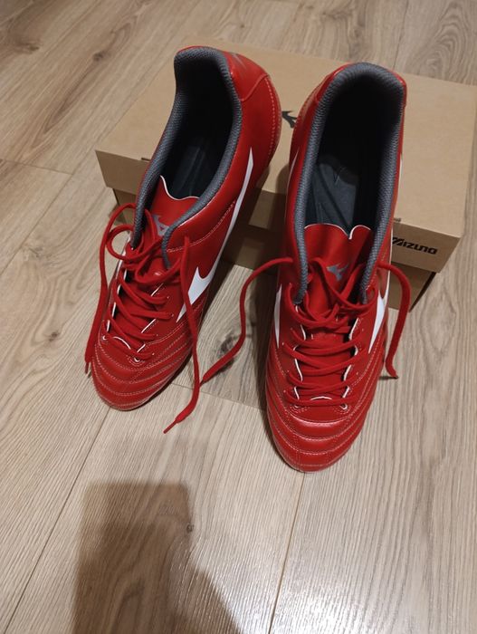 Мъжки маратонки за футбол