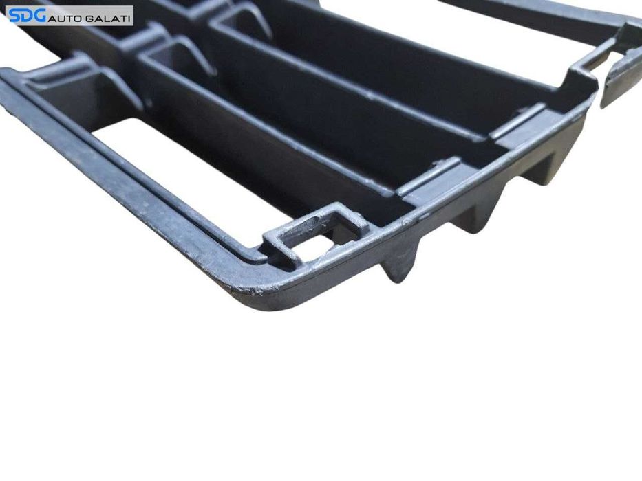 Grila Ornament Plastic Central Inferior din Bara Spoiler Fata Volvo V50 2004 - 2012 Cod 30657006 [N2180]