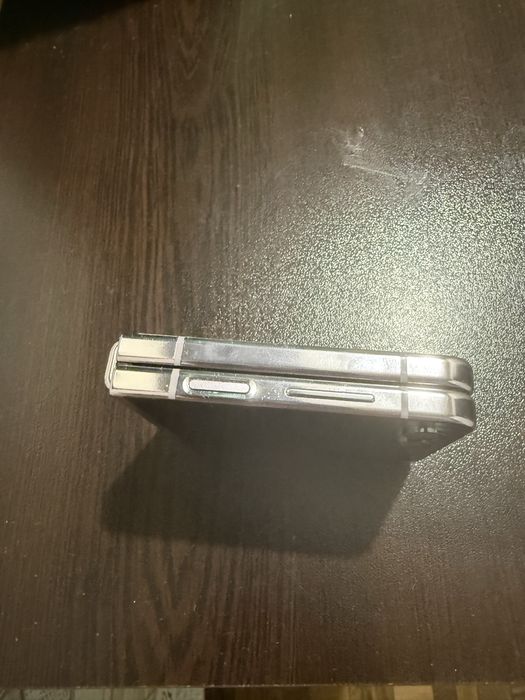 Samsug Galaxy Z Flip 5 256GB  за части