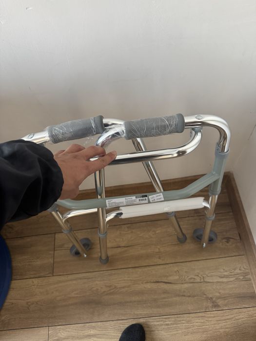 Продаются ходунки 2 шт