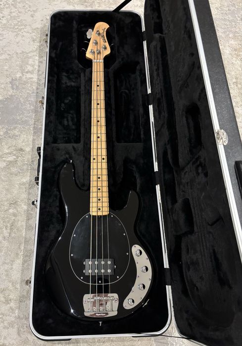 Music Man StingRay 4 USA (2017) | Black | Maple | Оригинал
