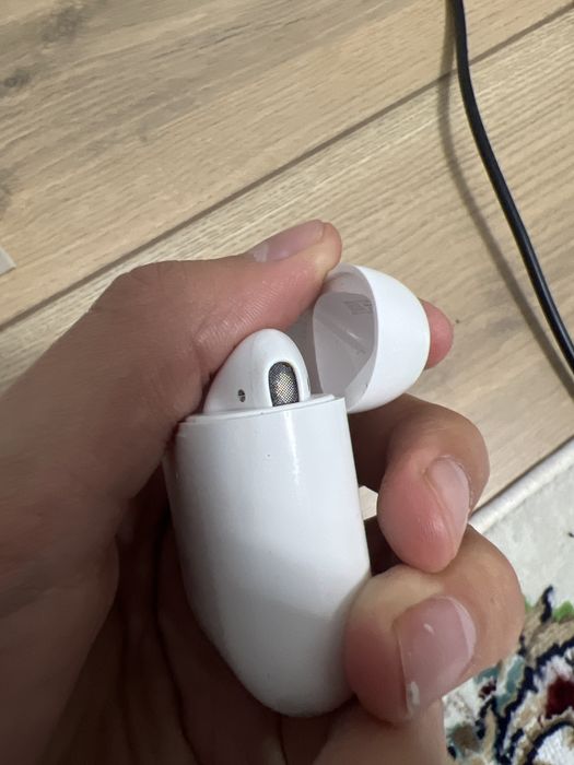 AirPods 1 с чехлом в подарок